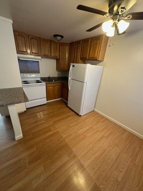 Great 1 bedroom 1 bath near downtown Santa Rosa!