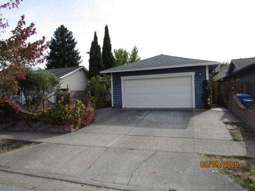 3 Bed 2 Bath Single Family Home with Solar in North West Santa Rosa! New flooring and Paint! – photo 1