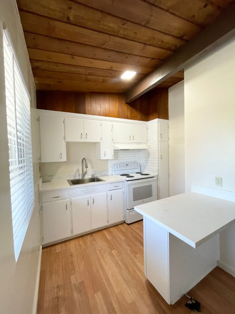 Santa Rosa Apartment: 862 West Ave