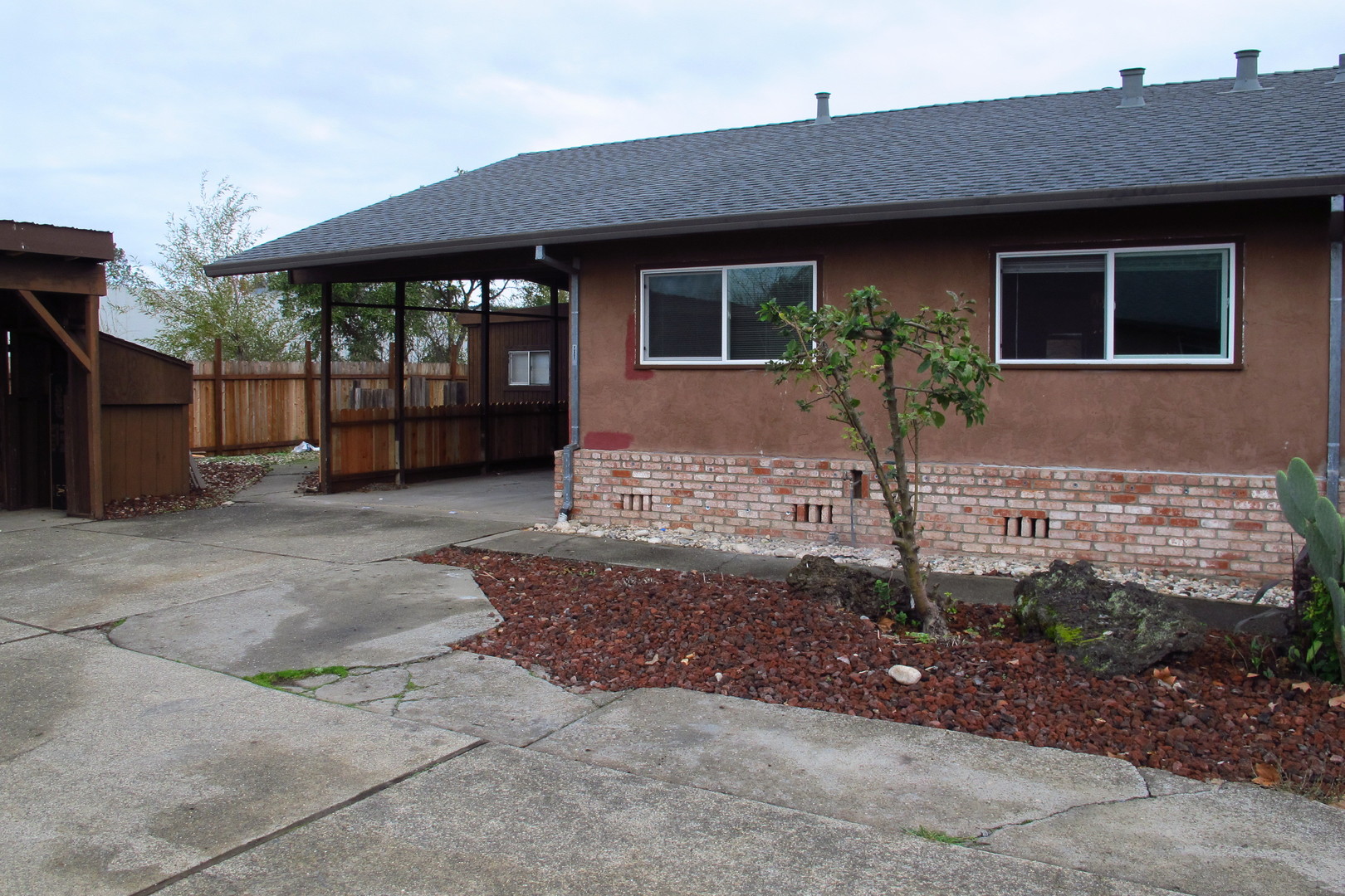 Santa Rosa Apartment: 993/995 Butte Dr.