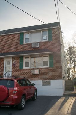 Gorgeous, spacious 2 bed / 1 bath located on a quiet cul-de-sac on the outskirts of Norristown bordering Plymouth Meeting and Conshohocken – photo 1