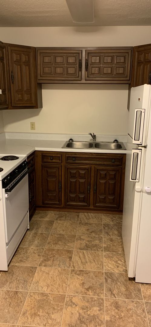 Cyrus Apartment: 315 E Main St