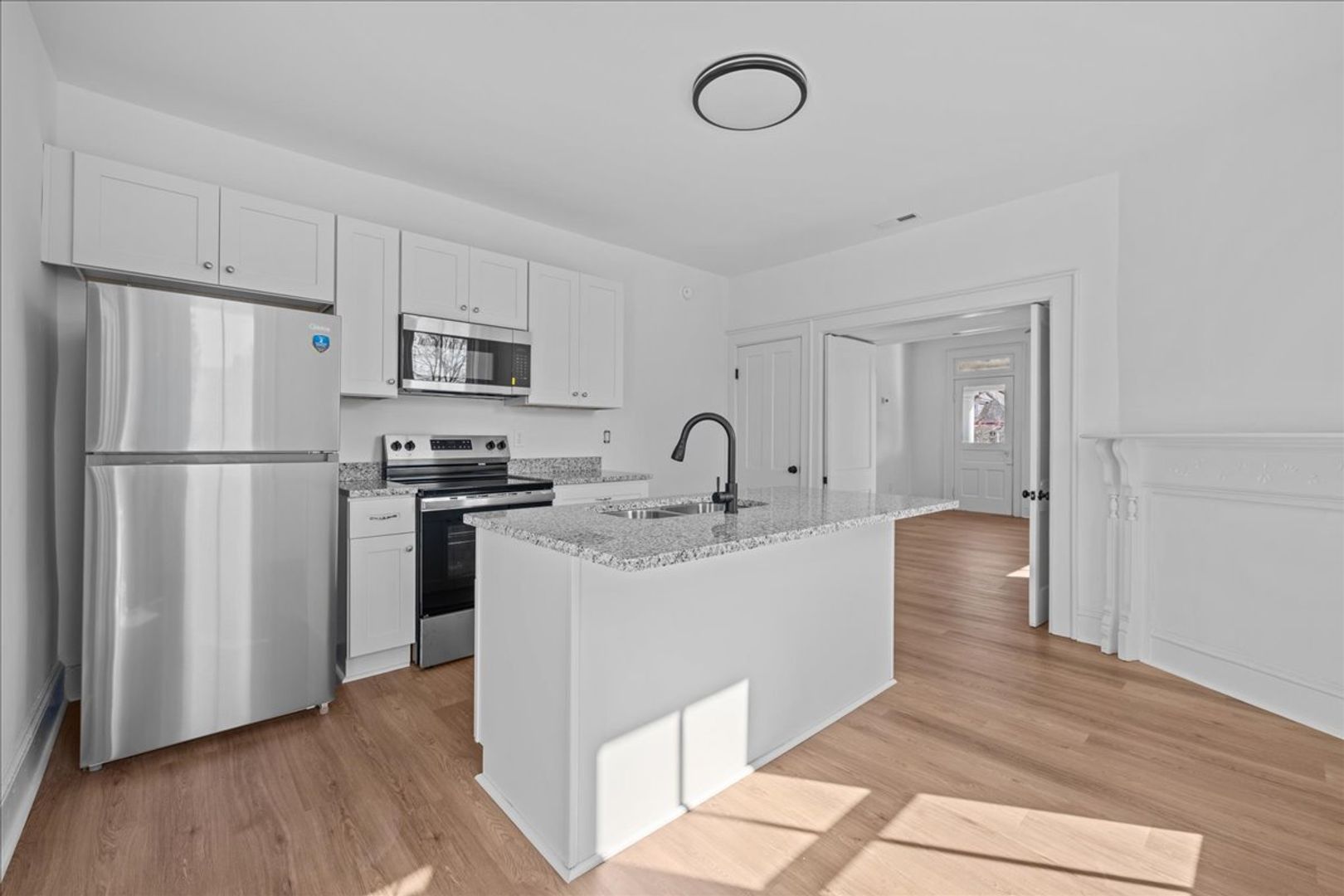 Portsmouth Apartment: 258 maryland ave