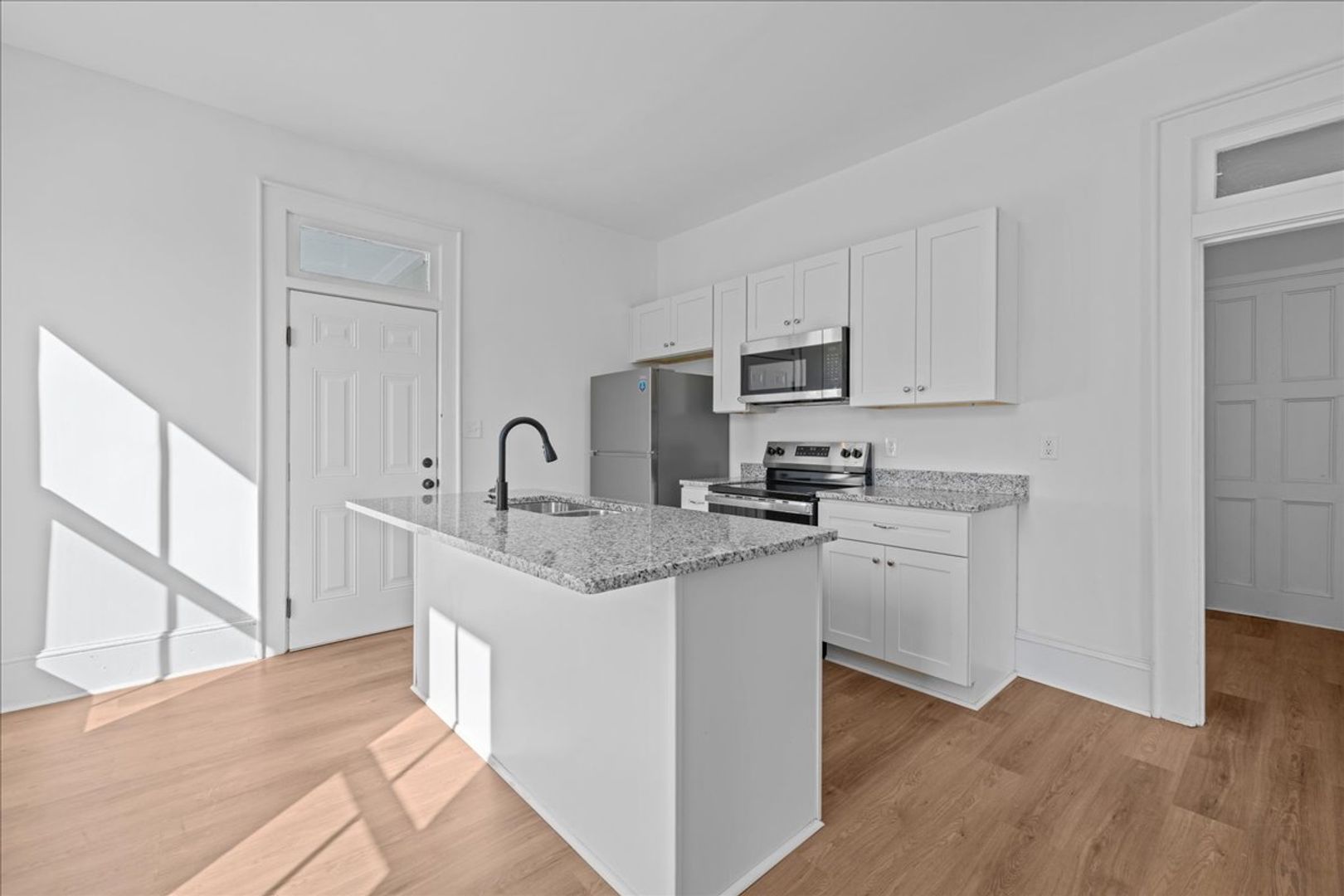 Portsmouth Apartment: 258 maryland ave
