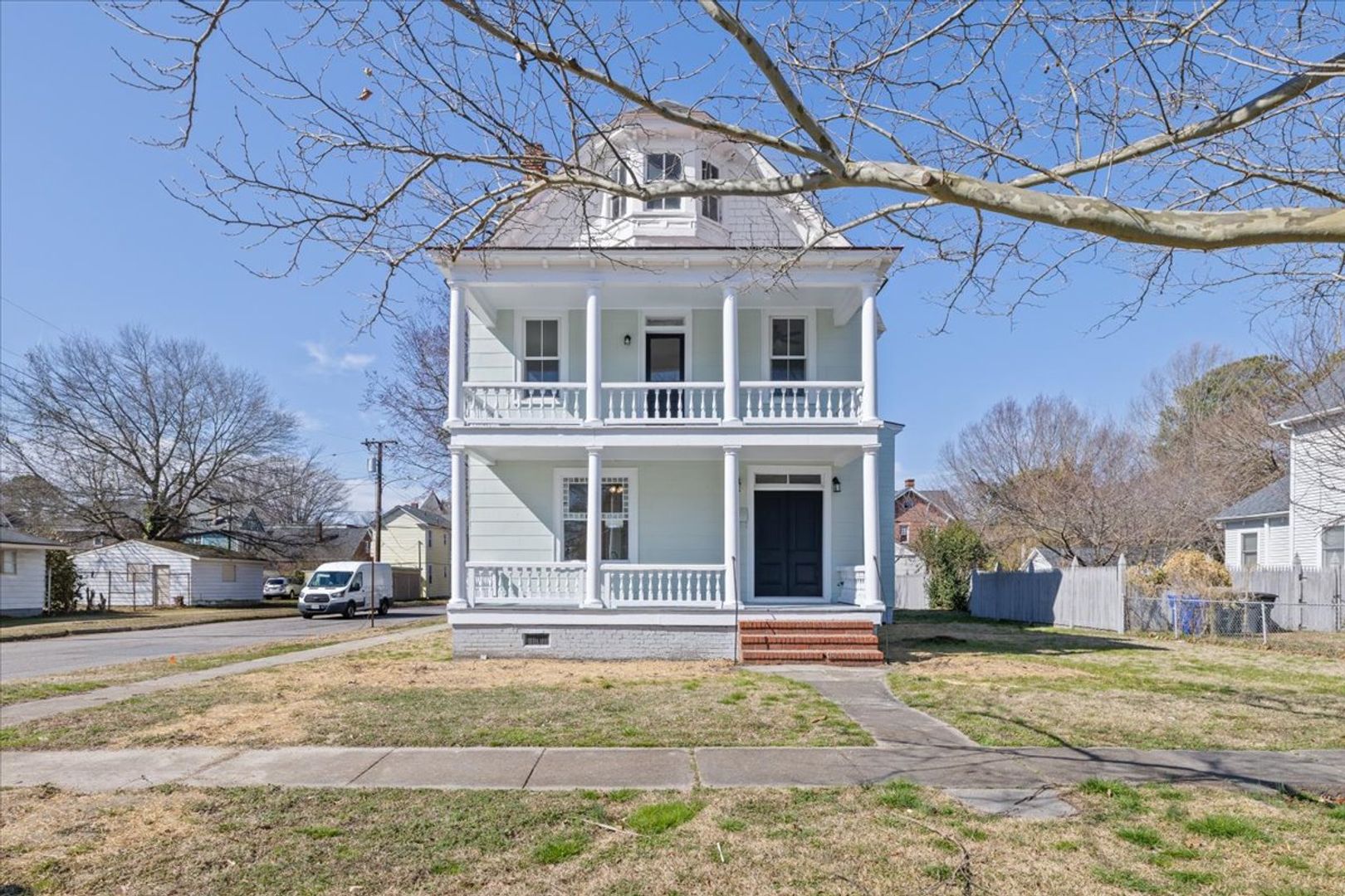 Portsmouth Apartment: 258 maryland ave