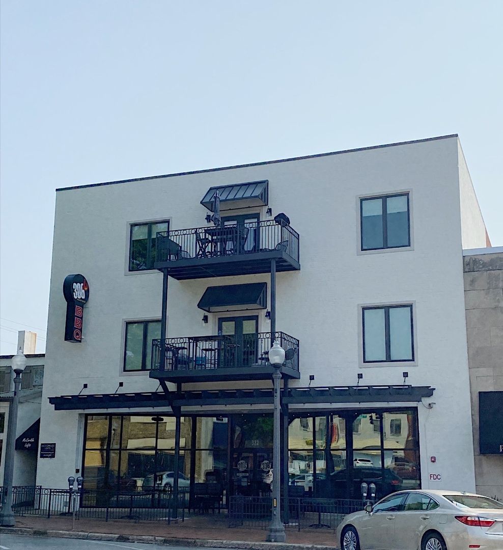 Florence Apartment: 322 N Court Street