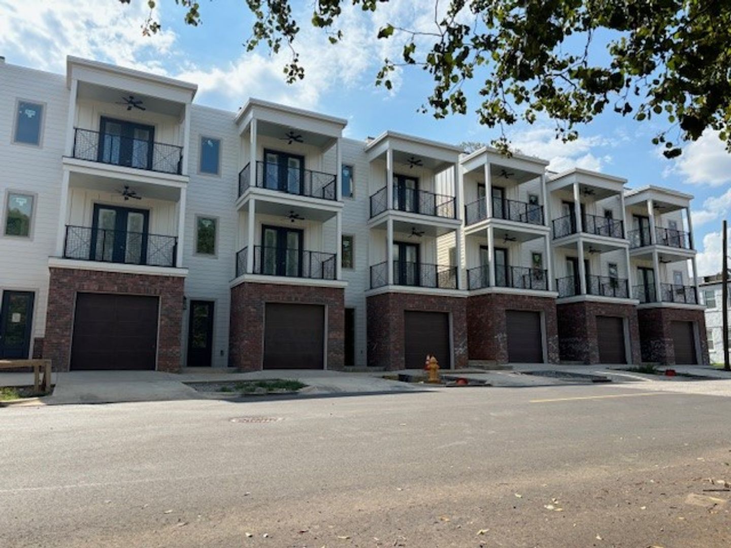 Florence Townhome: 211 N Poplar St