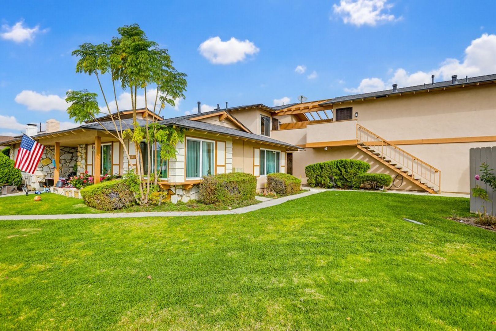 Huntington Beach Apartment: 5571 Reno Circle