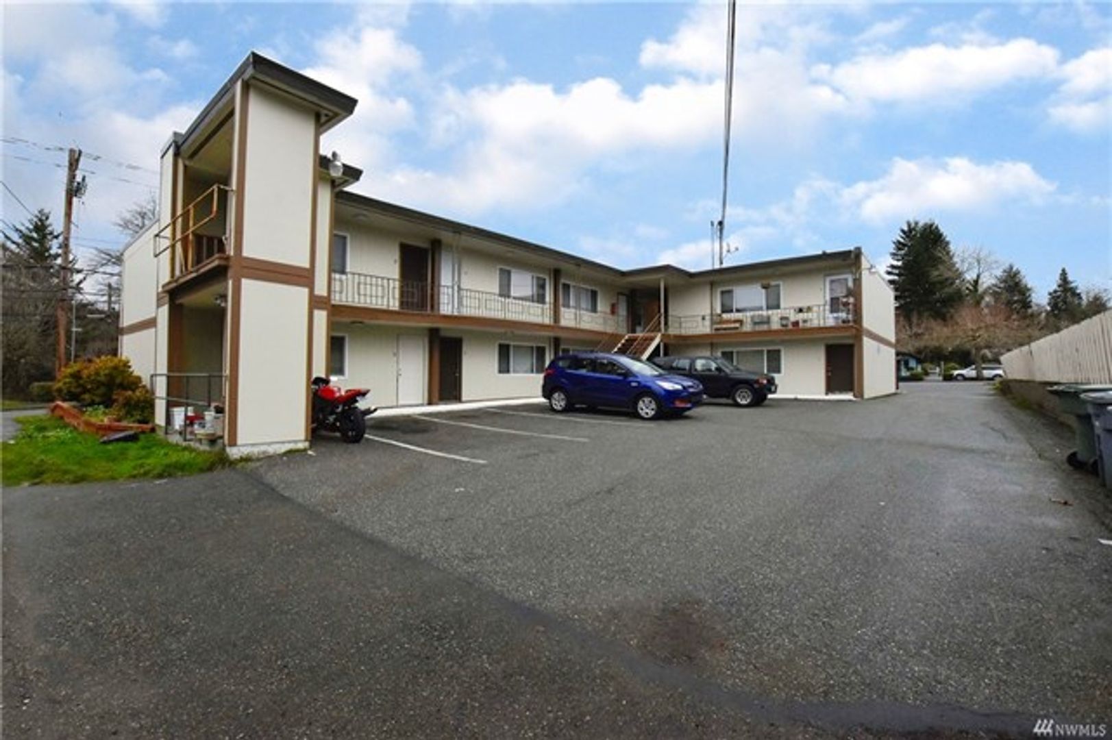Everett Apartment: 3304 Nassau St