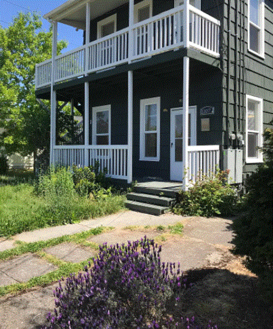 Tacoma Apartment: 1307 S Sheridan Ave