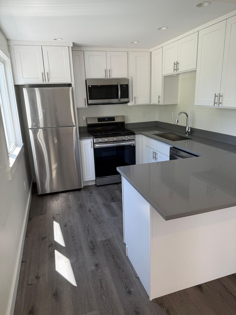 Seattle Apartment: 9251 Ashworth Ave N