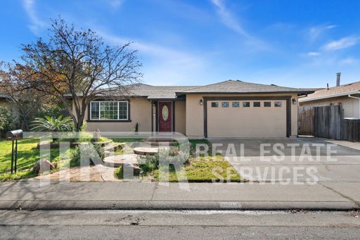 1603 4th St - TIER 2 - Pet-Friendly Lincoln Home with a Huge Covered Patio! – photo 1