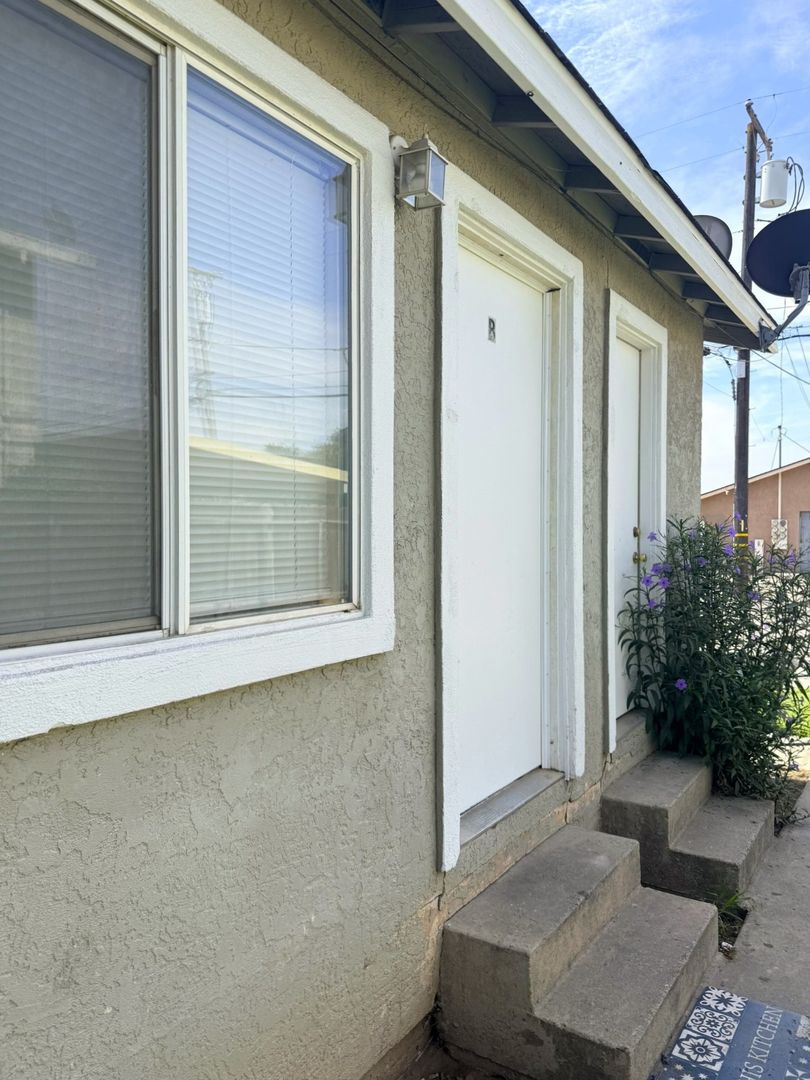 Merced Apartment: 328 W. 13th St.(House & Triplex)