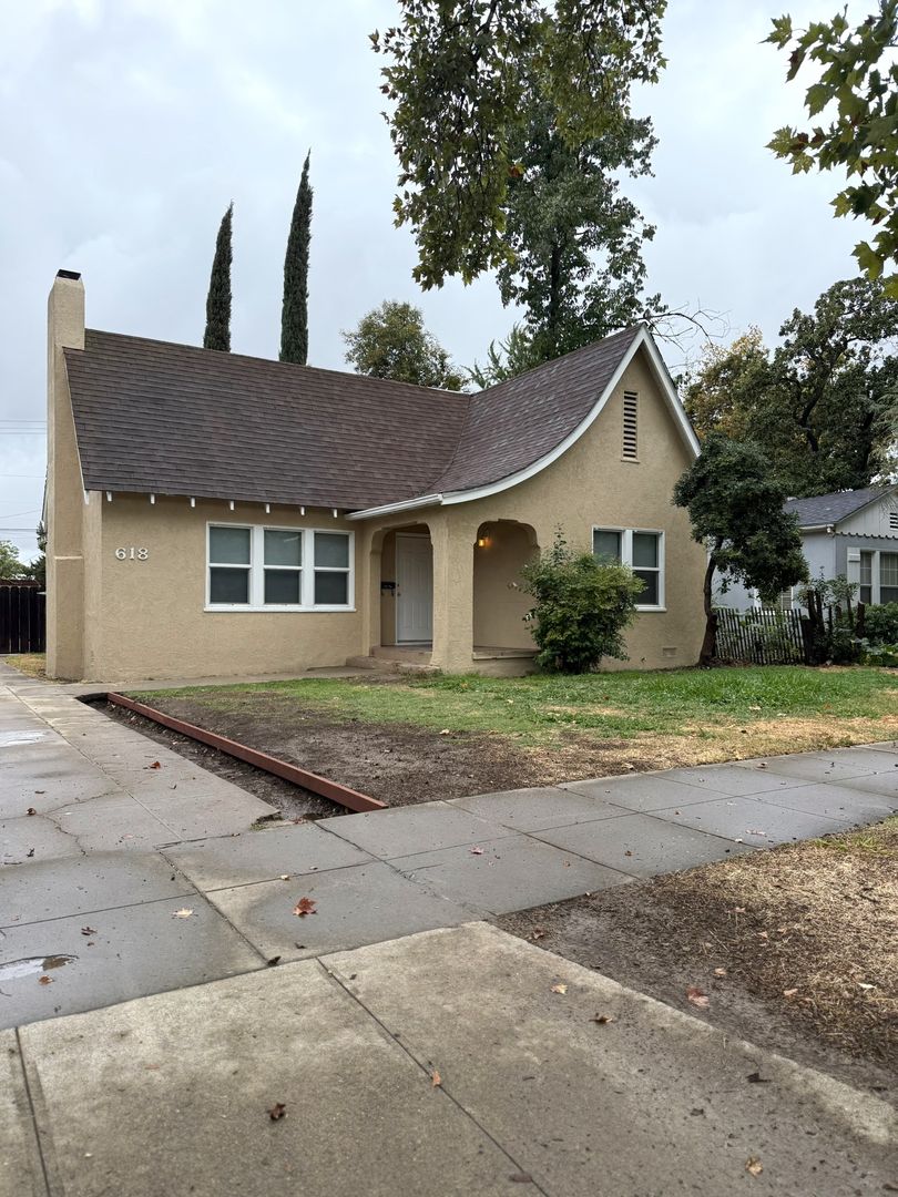 Merced House: 618 W. 26th Street