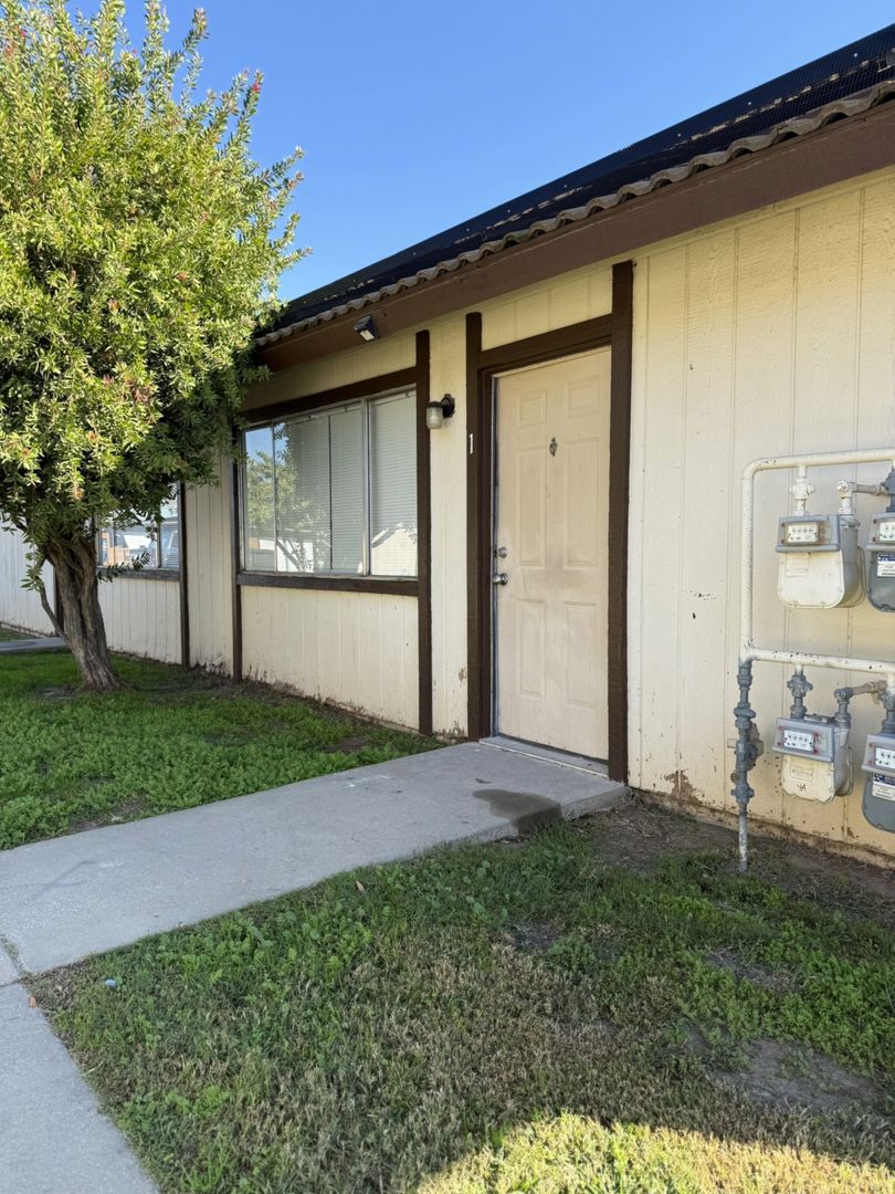 Merced Apartment: 3100 Denver Ave.