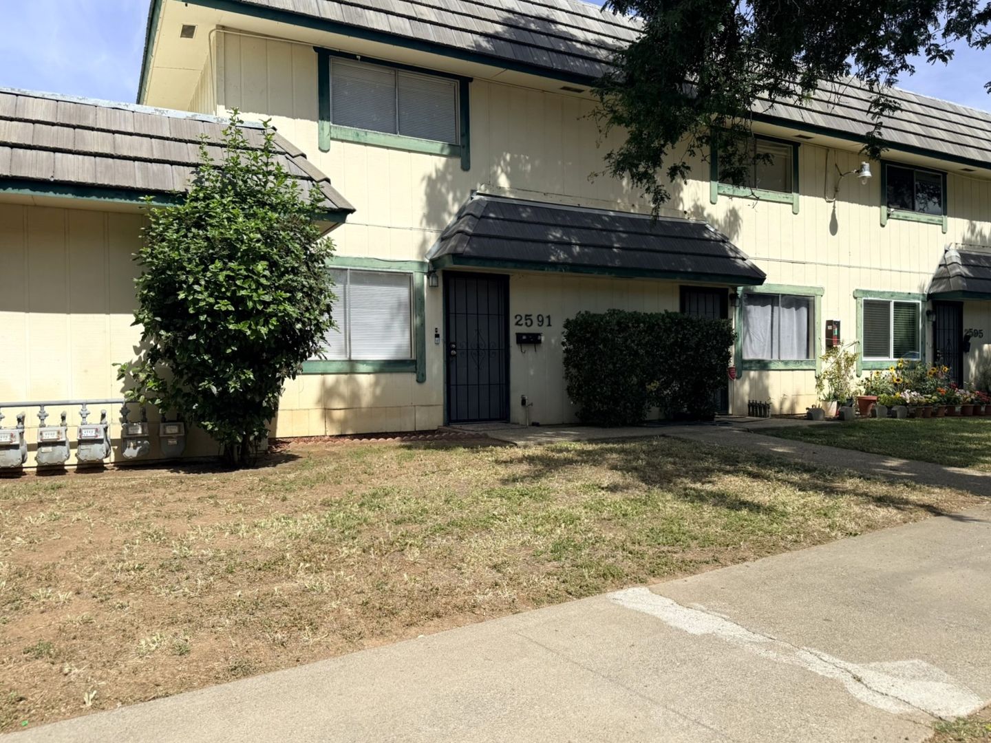 Merced Apartment: 2591 - 2597 Glen Avenue
