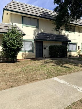 A must see! 2/1 Townhouse – photo 1