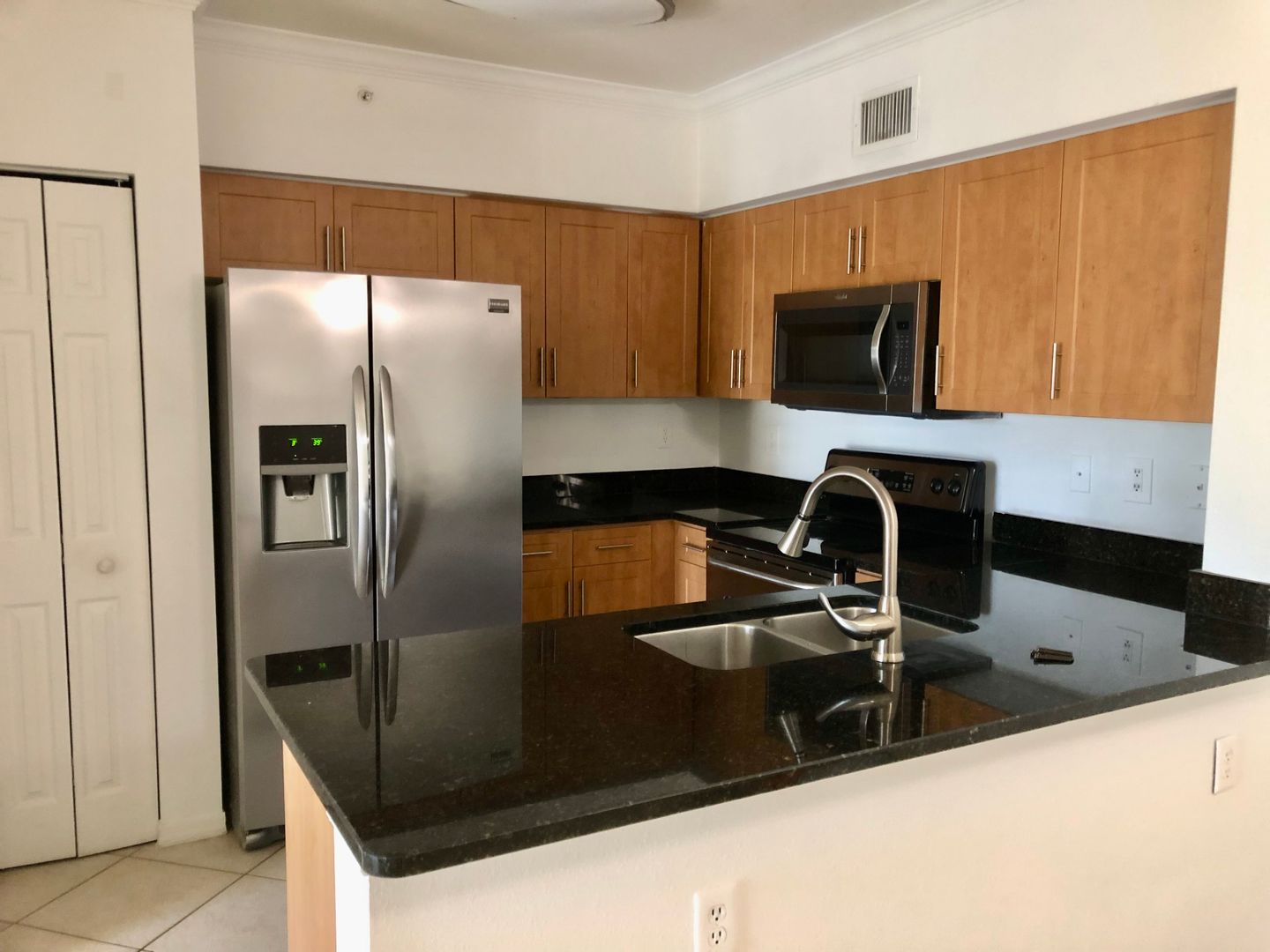 West Palm Beach Apartment: 6559 Emerald Dunes Dr. # 304