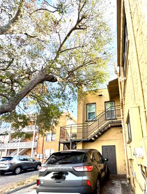 AVAILABLE NOW !! Spacious 216 Sq Ft Storage Unit **24/7 ACCESS / PRIME LOCATION