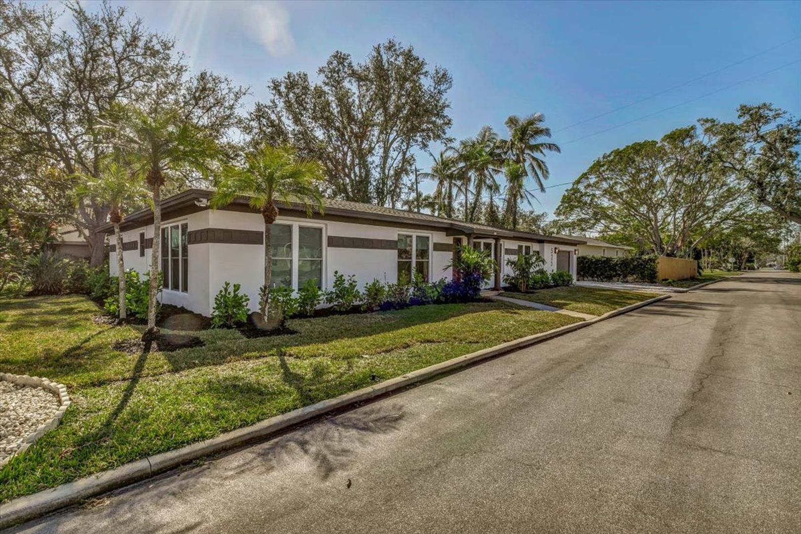 St Petersburg House: 525 Lamara Way NE