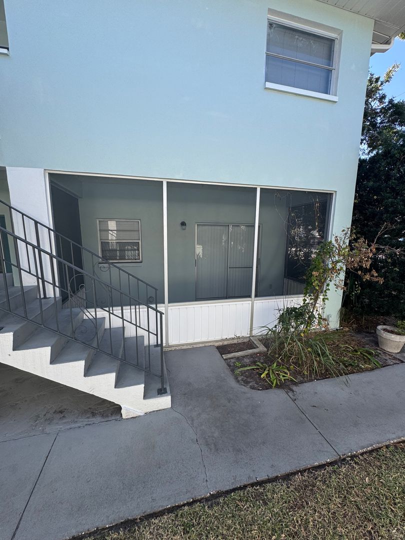 St. Petersburg Apartment: 725 2nd Street N