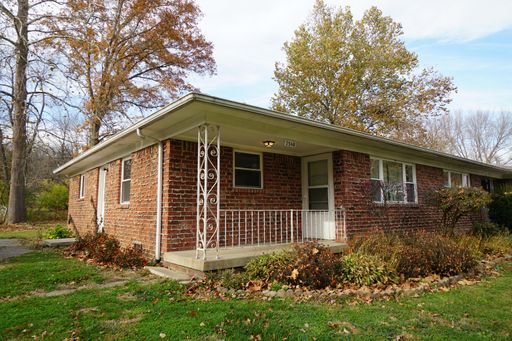 Spacious 2bd/1bth Townhome Quiet Country Living w/ Private Entrance and Parking *Laundry hookups – photo 1