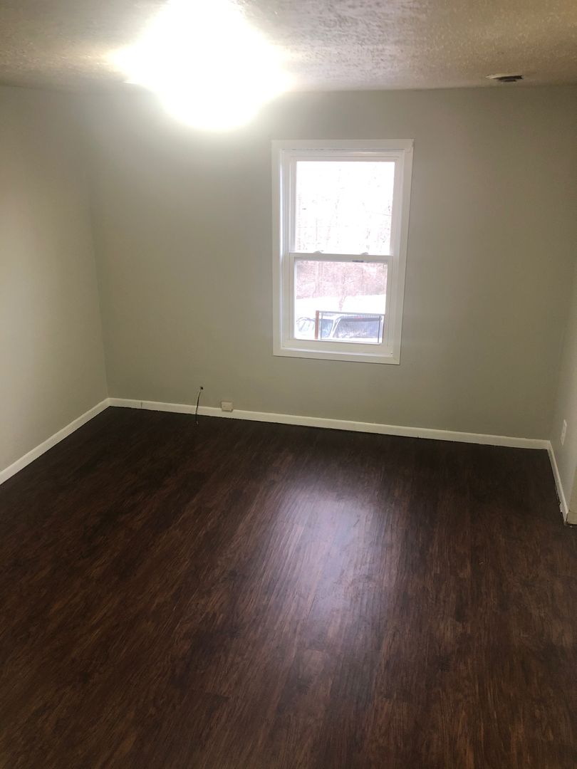 Frankfort Apartment: 556 North Clay Street