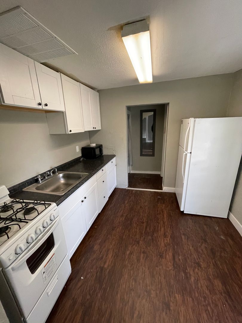 Frankfort Apartment: 556 North Clay Street