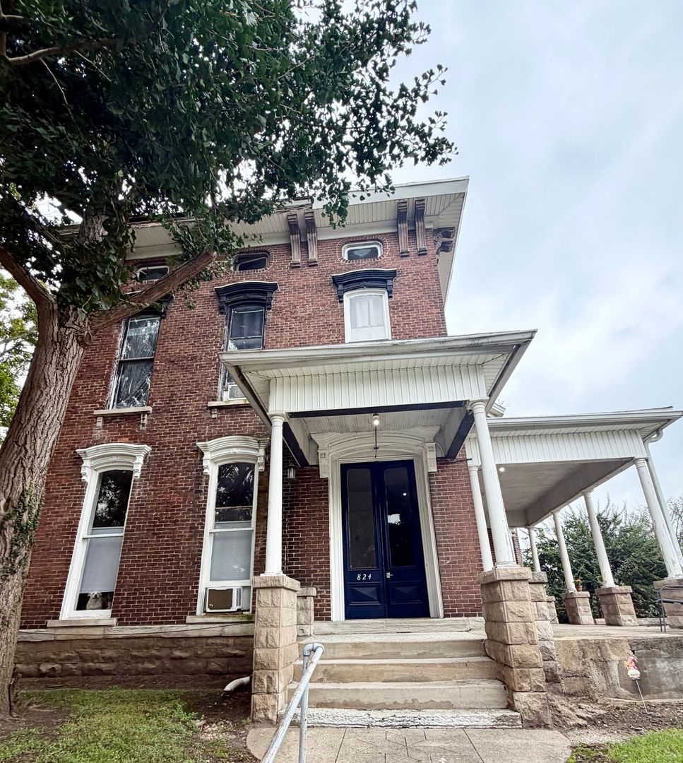 Lafayette Apartment: 824 N. 10th St