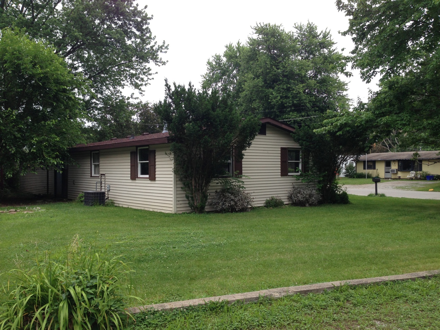 Lafayette House: 906 Eastwich Drive