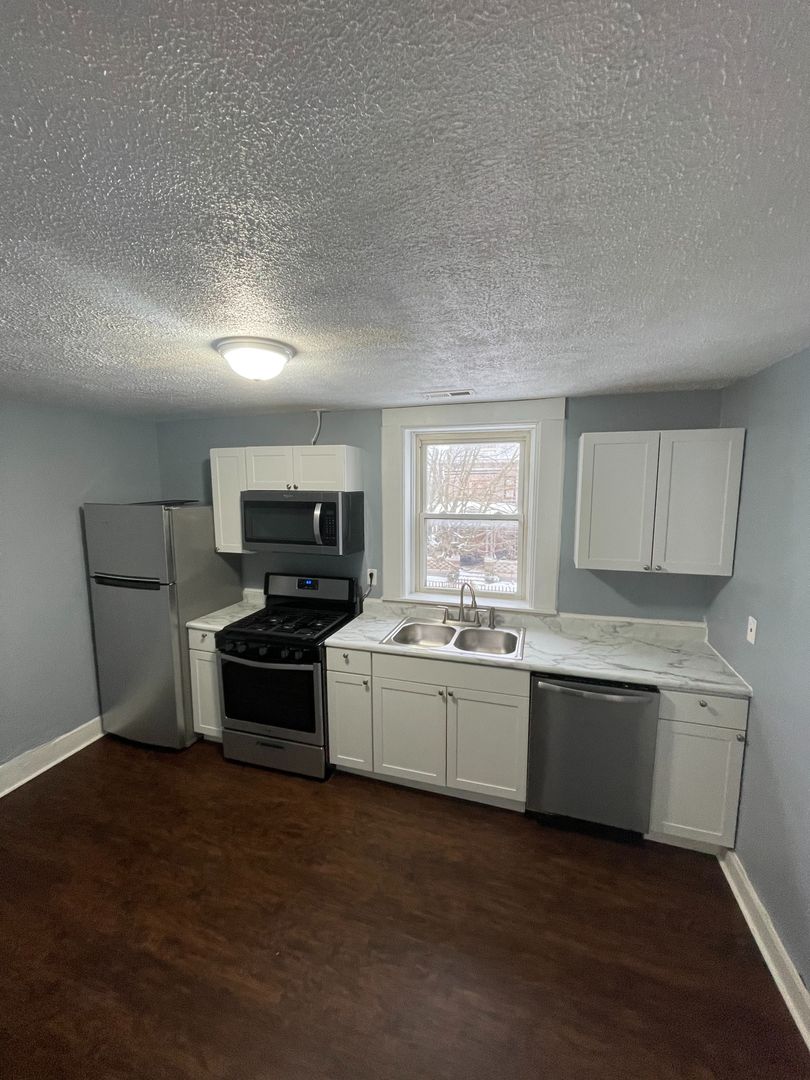 Frankfort Apartment: 458 W. Clinton St.