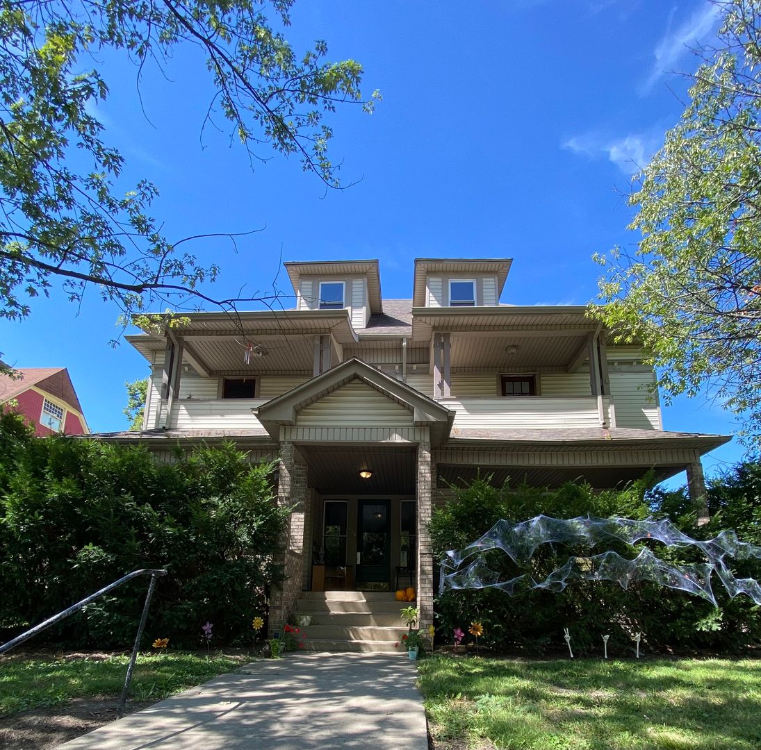 Frankfort Apartment: 402 South Main St