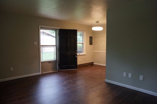 Spacious 1bd/1bth Townhome Quiet Country Living w/ Private Entrance and Parking Laundry on Site *ALL ELECTRIC* – photo 1