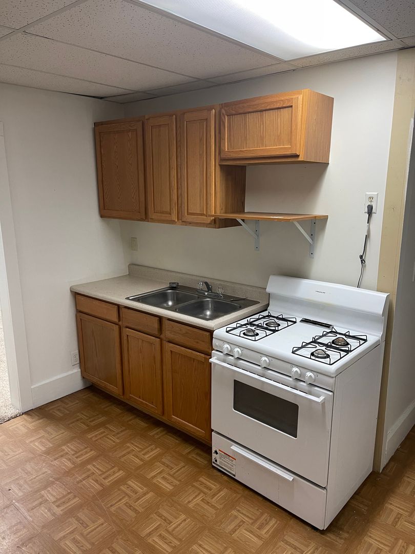 Frankfort Apartment: 58-60 W. Clinton