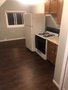 Remodeled 2 bed 1 Bath apt near downtown. Tenant is billed back for electric, gas and water.