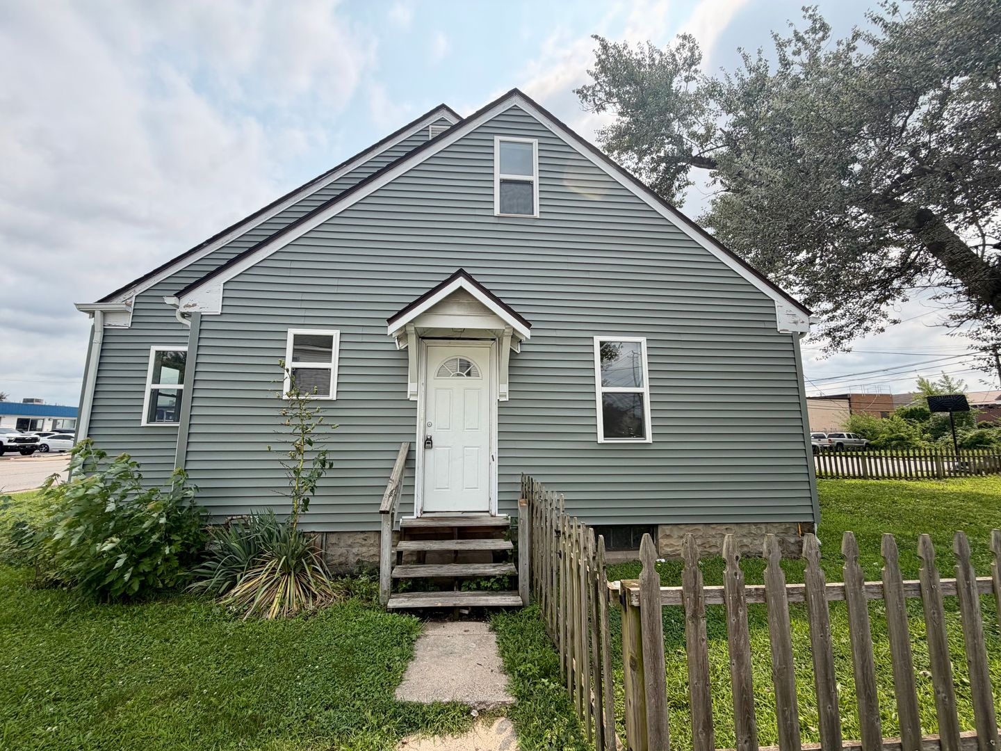 Lafayette House: 3101 South Street