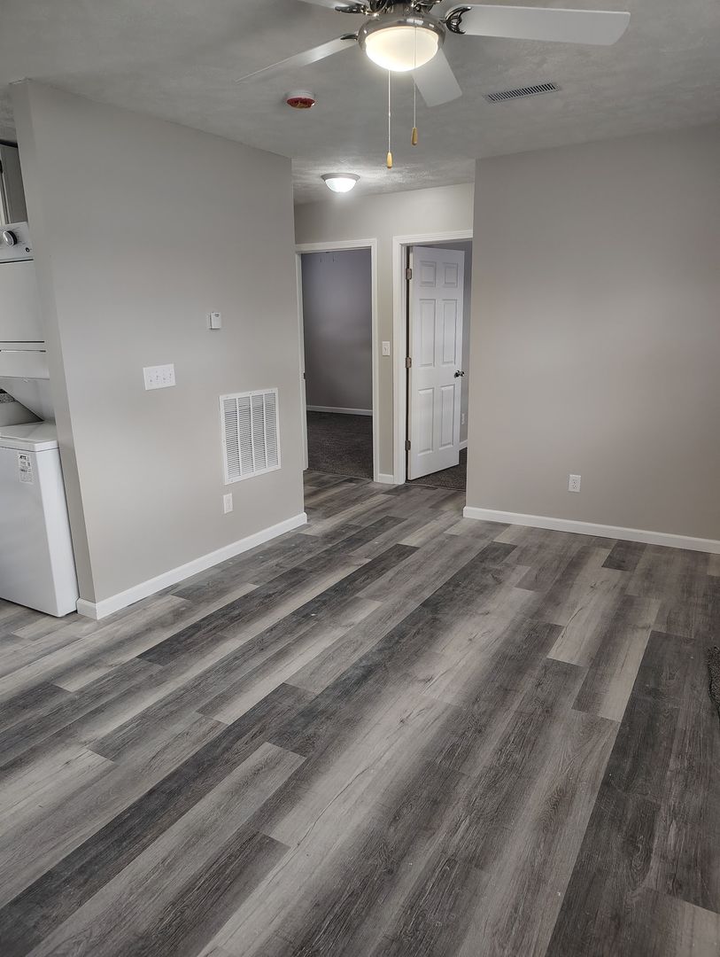 Flora Apartment: 123 Hoop St.