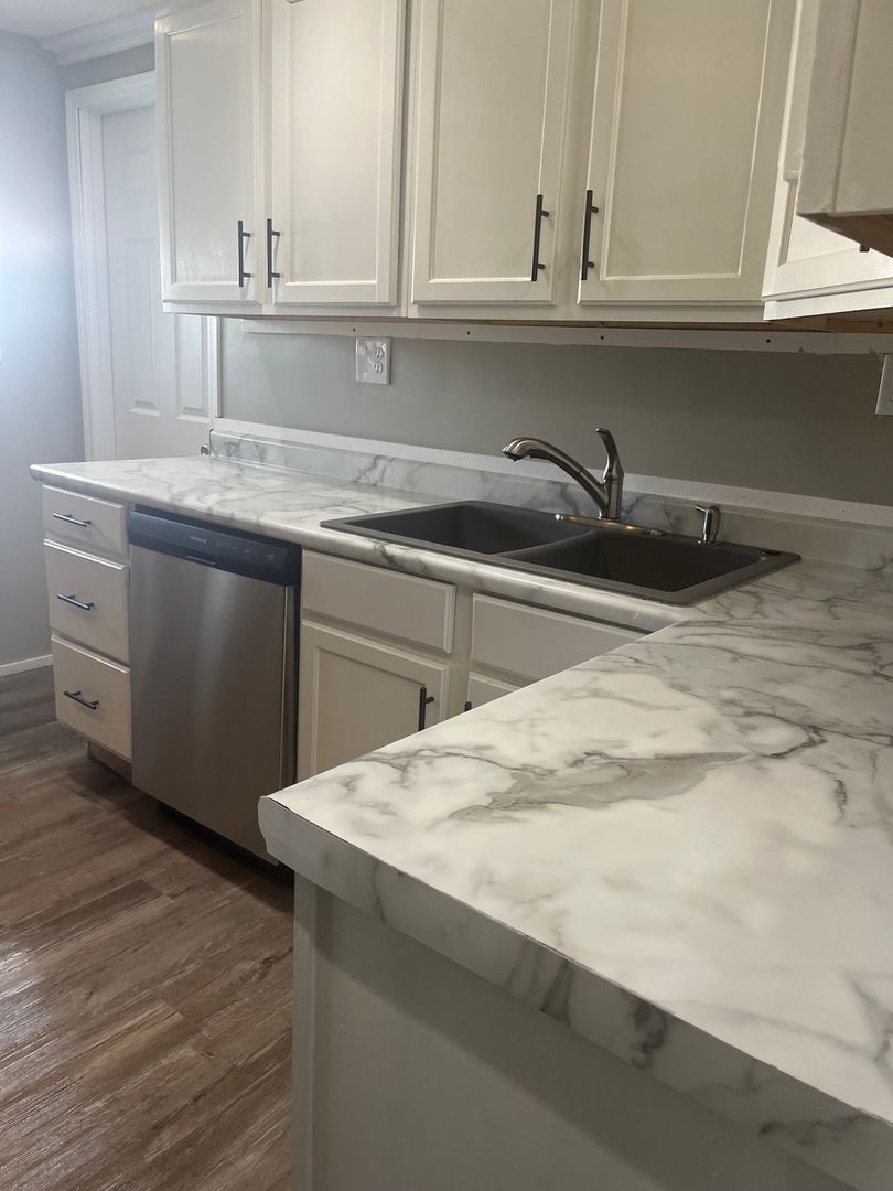 Lafayette Apartment: 920-922 Wabash Avenue