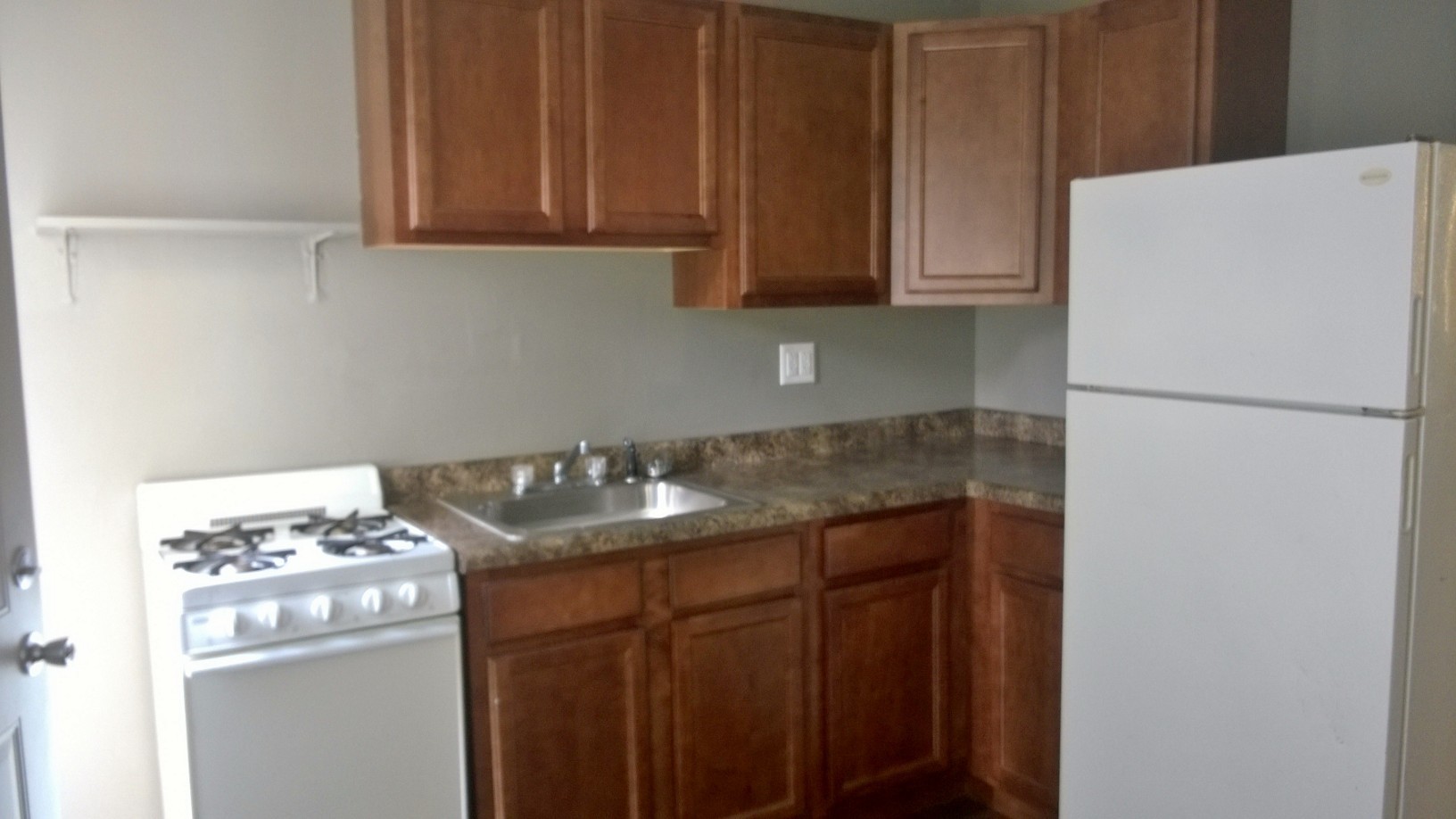 Lafayette Apartment: 915-919 North Street