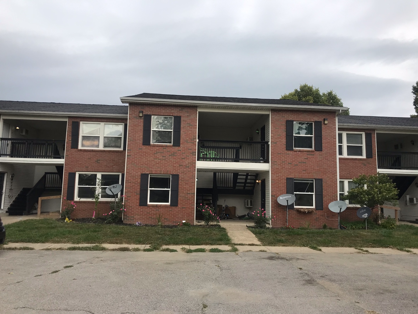 Rossville Apartment: 104 East North St.