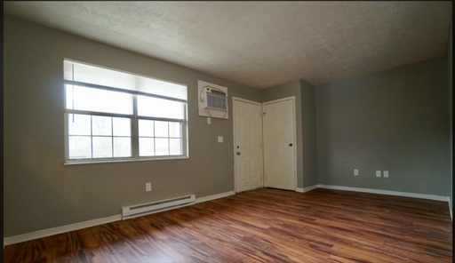 1 bed 1 bath Efficiency Apartment