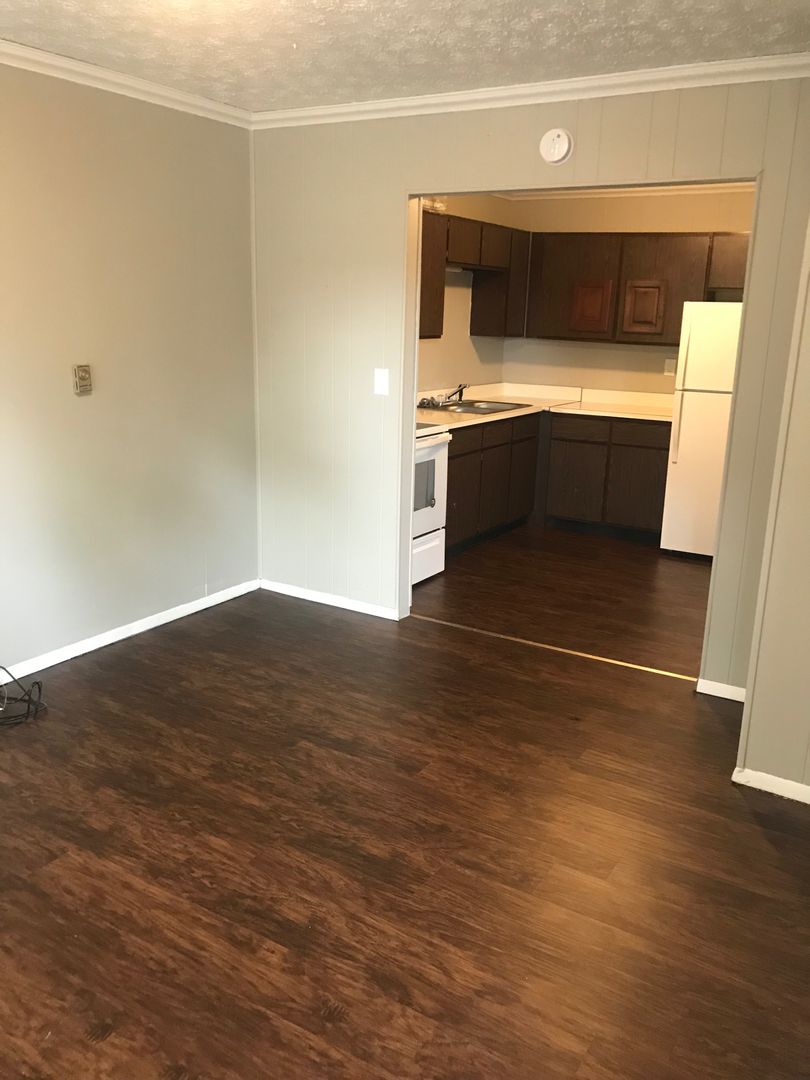 Rossville Apartment: 104 East North St.