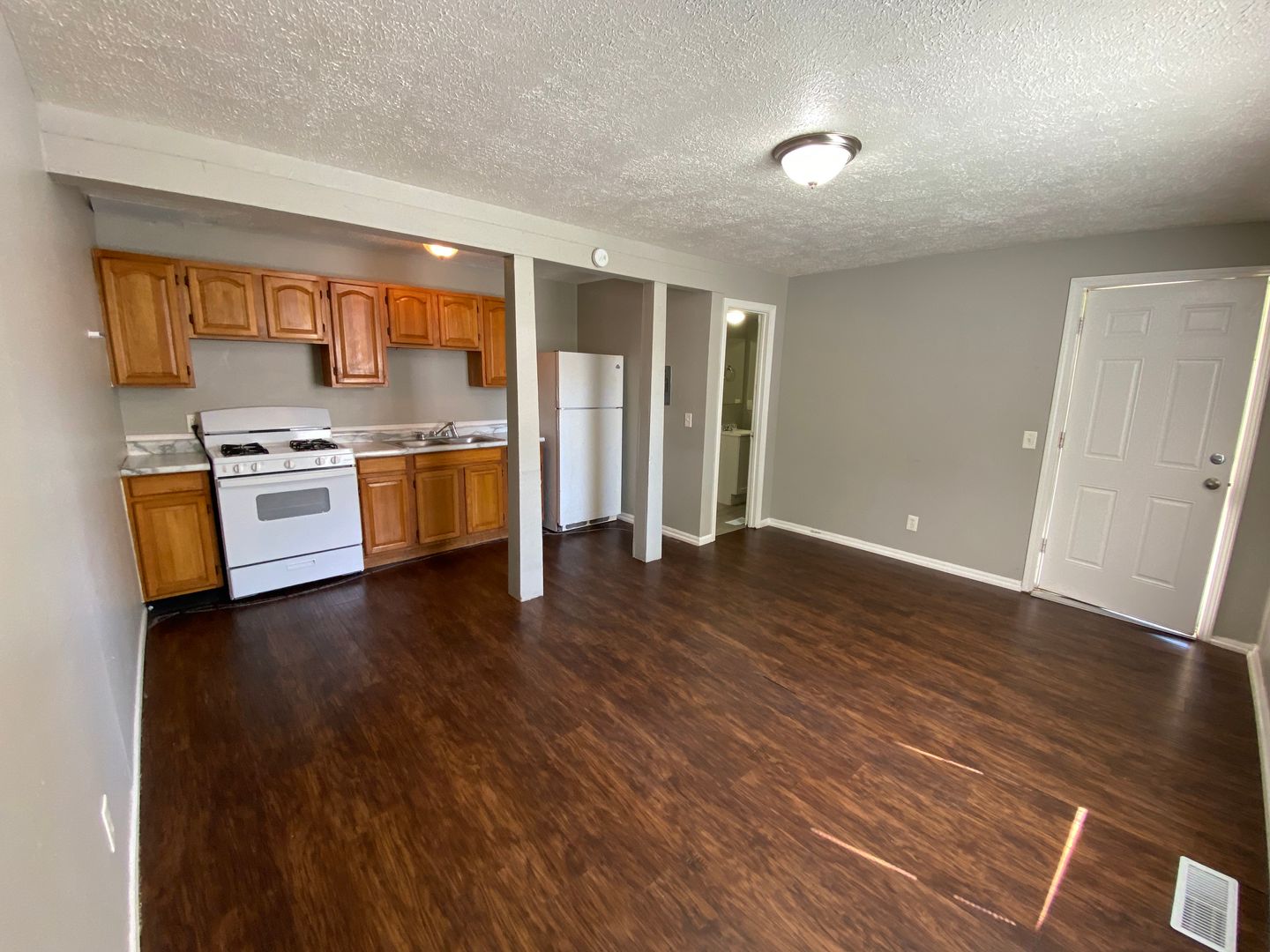 Frankfort Apartment: 556 North Clay Street