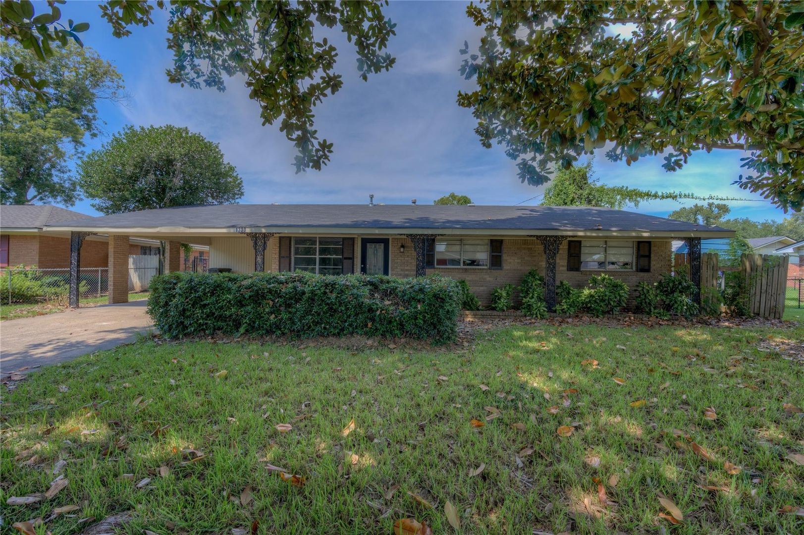 Shreveport House: 1330 E Washington St