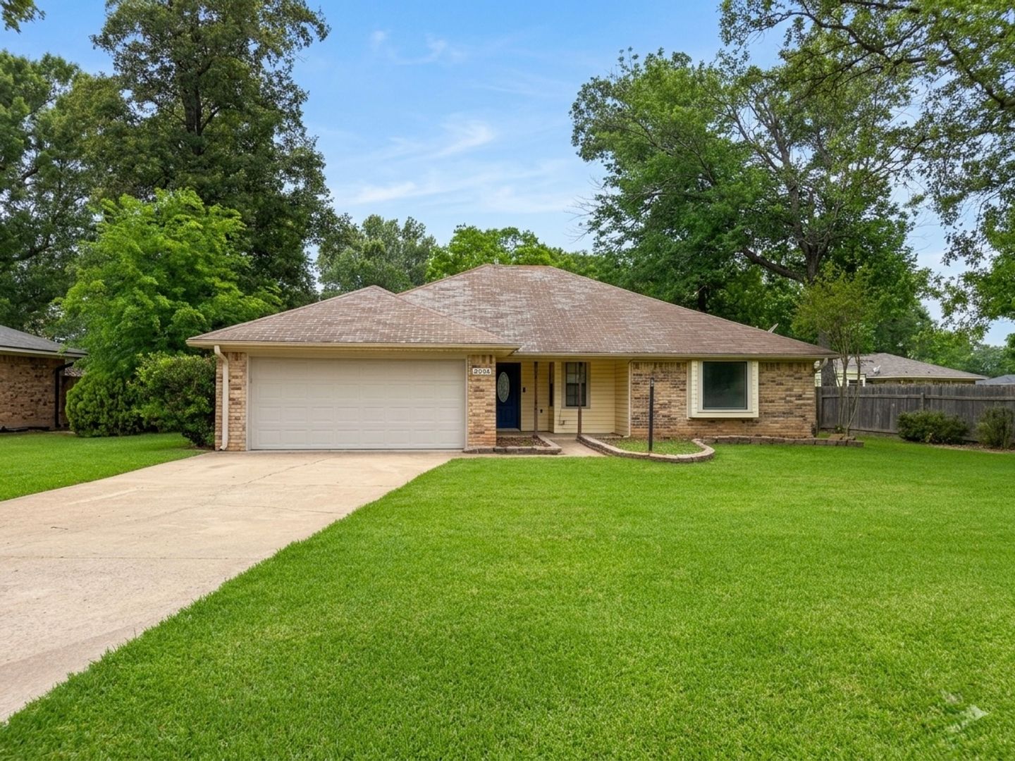 Benton House: 4604 Lawndale