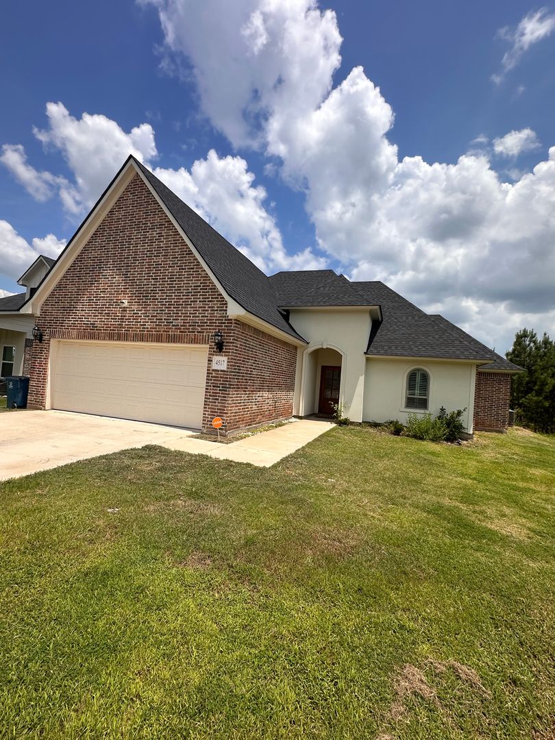 Shreveport House: 4517 Cherry Creek Lane