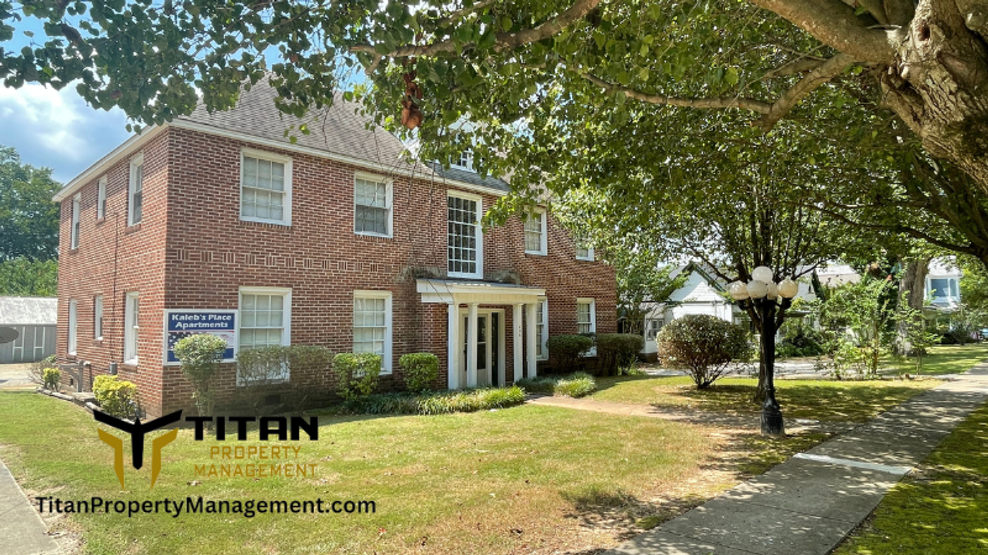 Benton Apartment: 408 W Sevier St. Apt 2