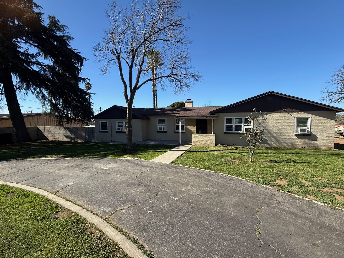 Yucaipa House: 12524 Douglas St