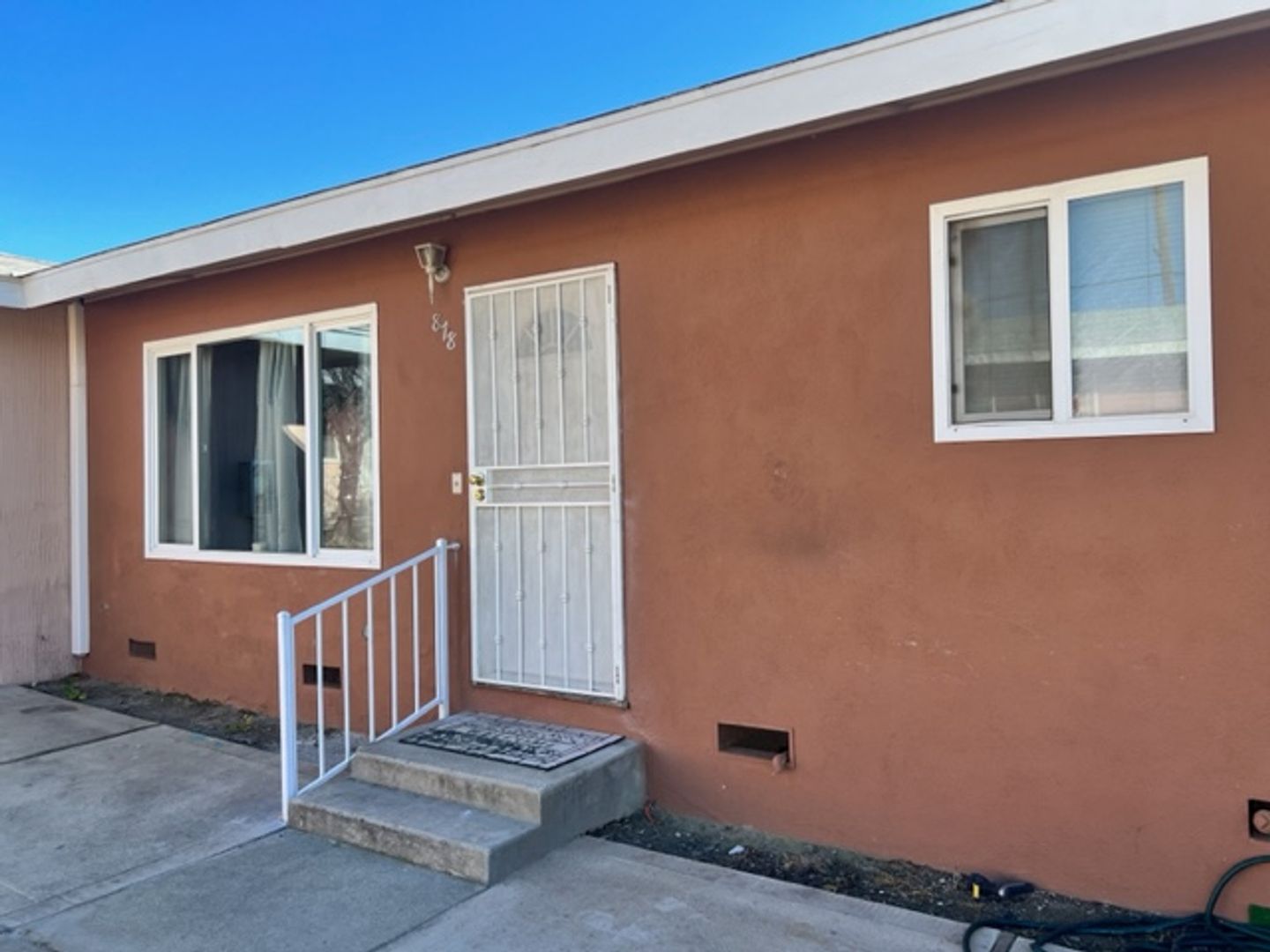 Beaumont Apartment: 876 Wellwood Ave