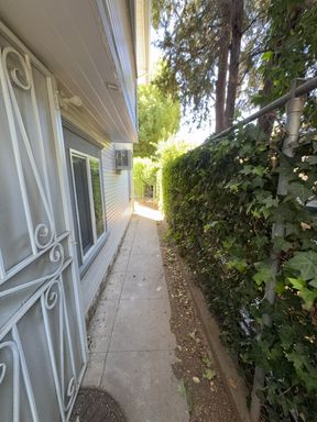 Oak Park 2 Bed 1 Bath + Bonus Room - Managed by Titan Property Management – photo 1